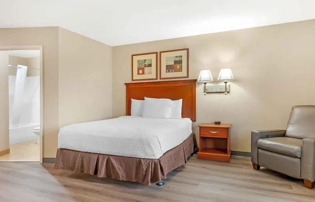 Studio, Queen Bed, CANDLEWOOD SUITES BARTLESVILLE EAST 3/8