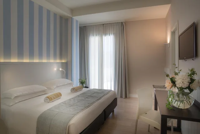 Superior, Queen Bed, Side Sea View، Villa Rosa Riviera 5/8