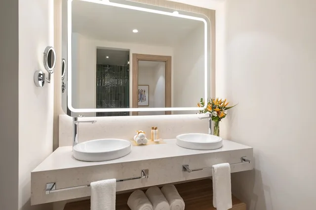 Preferred Club, Swim Out, Junior Suite, King Bed, Dreams Royal Beach (former Now Larimar) 2/2