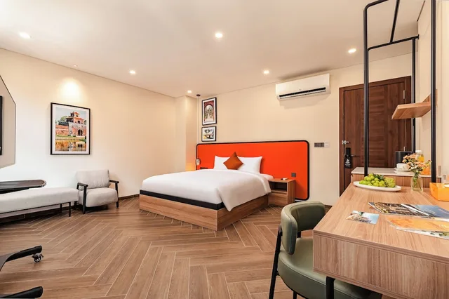 Superior, King Bed, Lumiere Boutique Vy Da 6/10