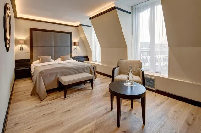 جناح جونيور ديلوكس بسرير كوين، Hotel Monopol Luzern 6/10