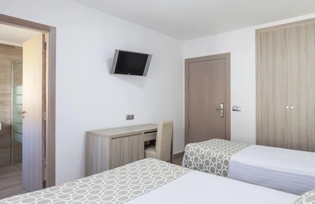 Family, Triple, Olympia Hotel Ronda II 4/10