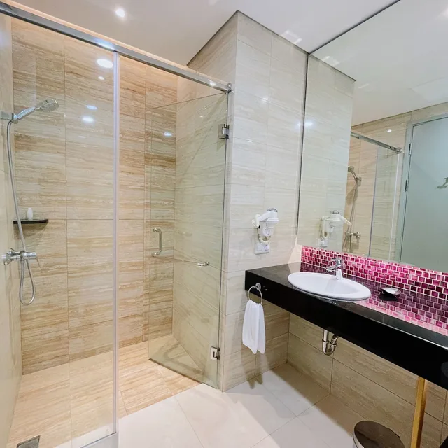 Standard, Twin Beds, Leedon Hotel & Suites Surabaya 2/3
