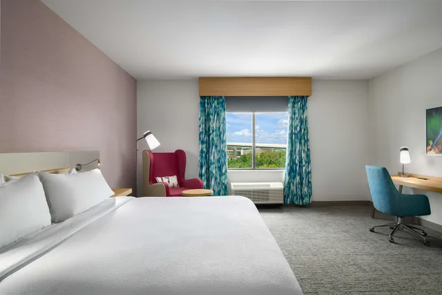 1 Bedroom, Suite, King Bed, Scenic View, Sofa، Hilton Garden Inn Millenia Near Universal Orlando Resort 1/6