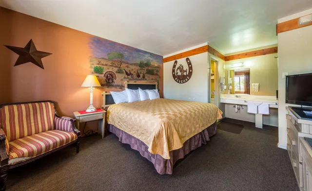 غرفة بسرير كينج، Americas Best Value Inn The Legends Inn 2/4
