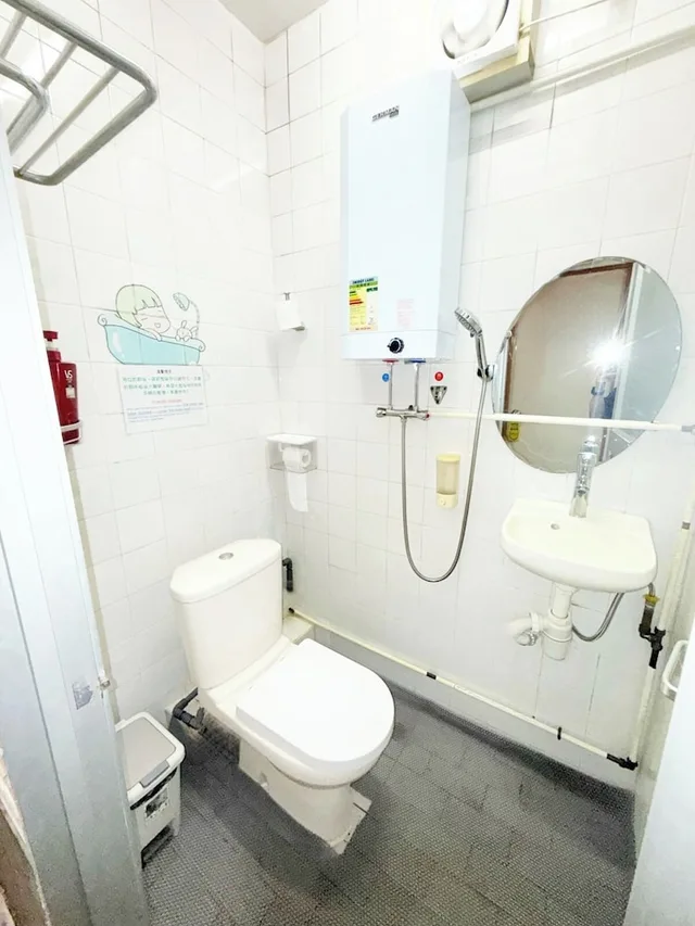 غرفة قياسية بسرير مزدوج بحمام مشترك، Apple Hostel 3/3