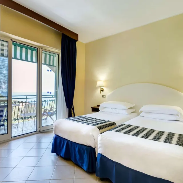 غرفة كلاسيكية بإطلالة على البحر بشرفة، Best Western Hotel La Solara 2/9