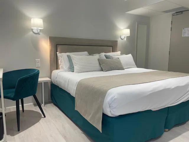غرفة سوبيريور بسرير كوين، Kyriad Saumur Centre 2/10