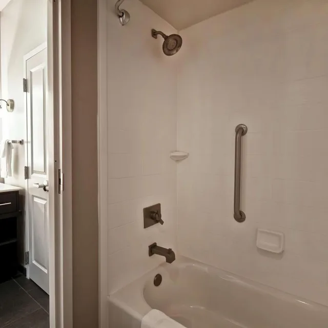 جناح بسريرين كوين مع أريكة لذوي الإعاقة، Homewood Suites By Hilton Dallas Arlington South Tx 5/8