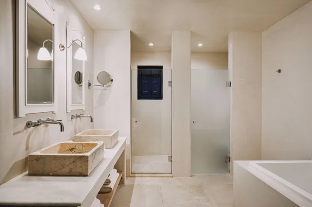 Ionian, Suite, King Bed, Sofa، Vedema A Luxury Collection Resort Santorini 3/3
