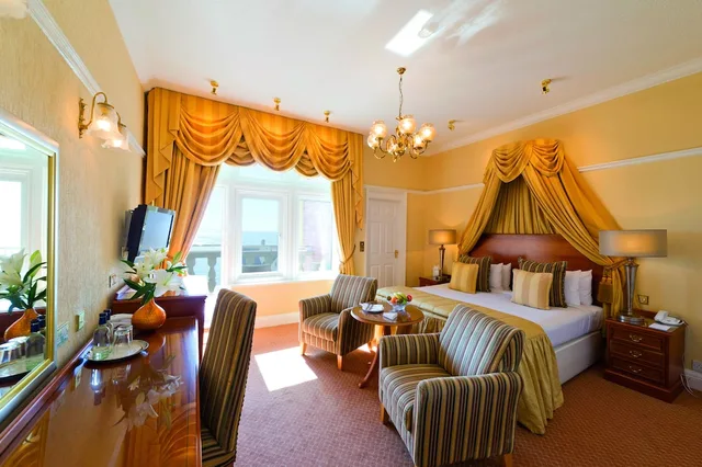 غرفة ديلوكس بسرير مزدوج أو سريرين منفصلين بإطلالة على البحر، The Victoria Hotel 1/1