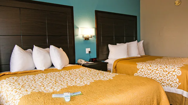 غرفة بسريرين مزدوجين يُسمح فيها بالحيوانات الأليفة، Economy Suites Springfield - I-44 1/3