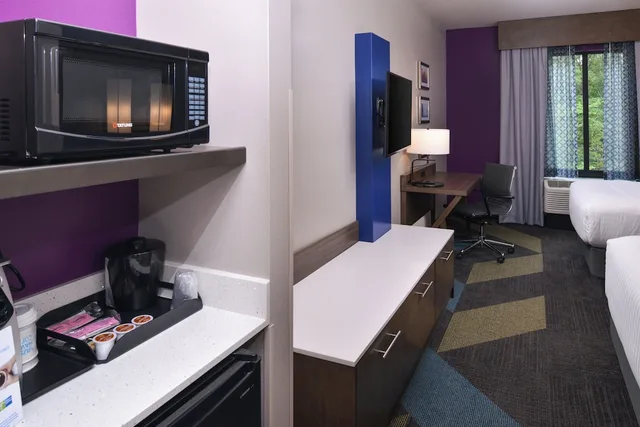 غرفة قياسية بسريرين كوين، Holiday Inn Express Suites Bryant Benton Area 5/6