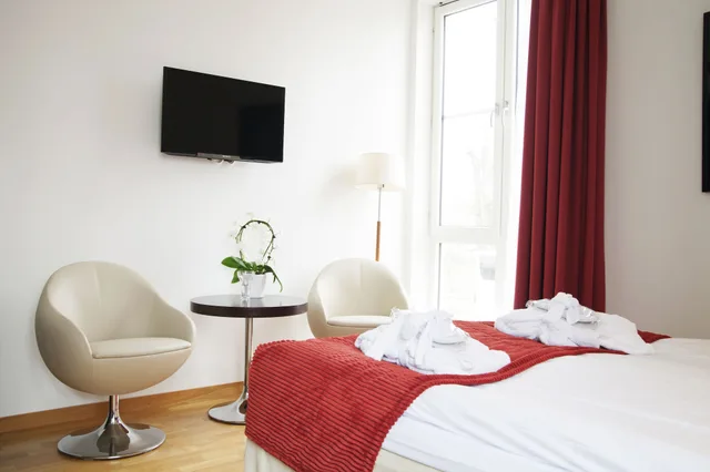 Standard, Queen Bed, Pool Access، Hotel Skansen 2/4