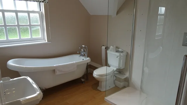Executive, Quadruple, Queen Bed, Garden View, Sofa, Bathtub, The Furze Bush Inn 2/2