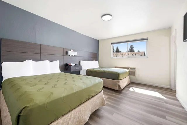 غرفة بسريرين مزدوجين، Econo Lodge Inn & Suites Heavenly Village Area 3/10