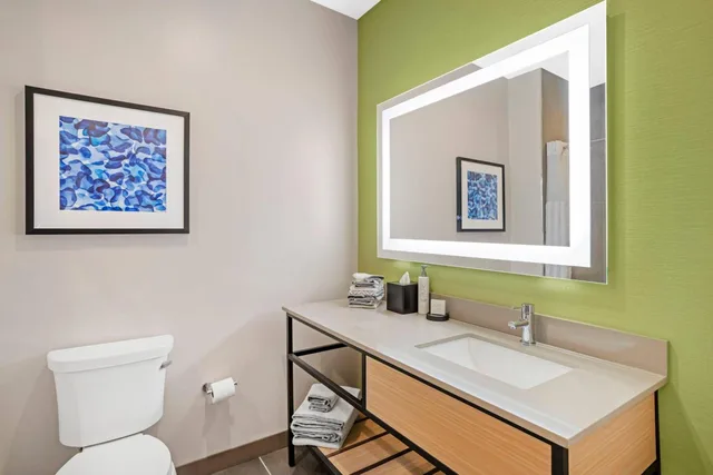 غرفة رباعية بسريرين كوين، Cambria Hotel Euless - DFW Airport South 7/7