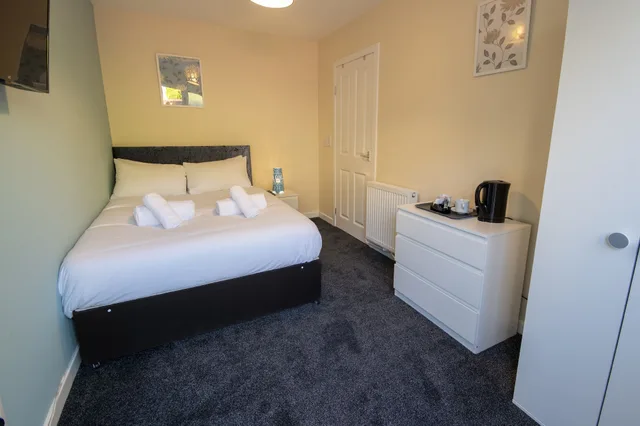 Basic, Double Bed, Irvine Riverside Guesthouse by Payman Club 4/10