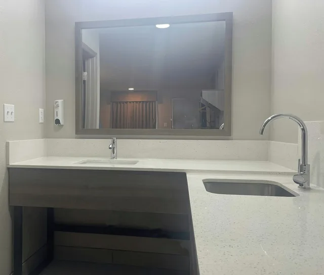 غرفة ديلوكس بسرير كوين بمطبخ صغير، Red Roof Inn Orangeburg 7/7