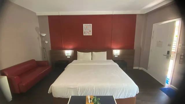 غرفة ديلوكس بسرير كينج بشرفة، Bella Vista Beach Resort Koh Lipe 1/10