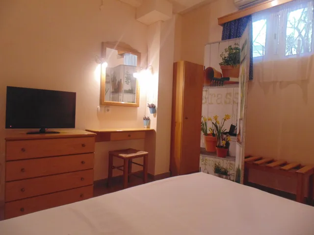 2 Bedrooms, Apartment, 1 Double and 4 Single Beds، Heliotopos Apartments 3/8