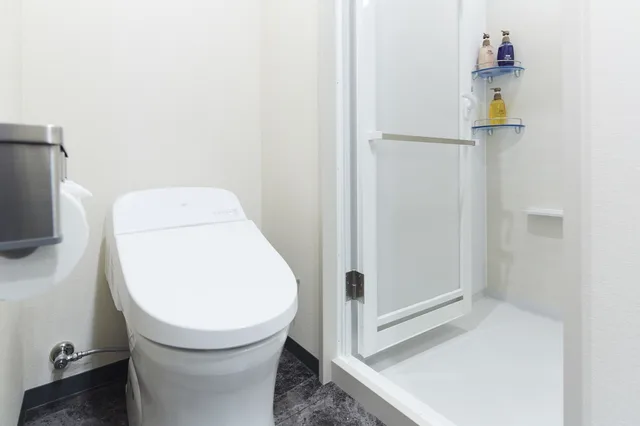 غرفة ركنية بسريرين منفصلين مع أريكة، hotel MONday Akihabara Asakusabashi 5/6