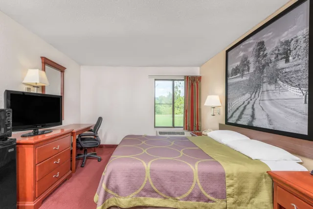 غرفة بسرير كوين، Super 8 by Wyndham Vincennes 1/3