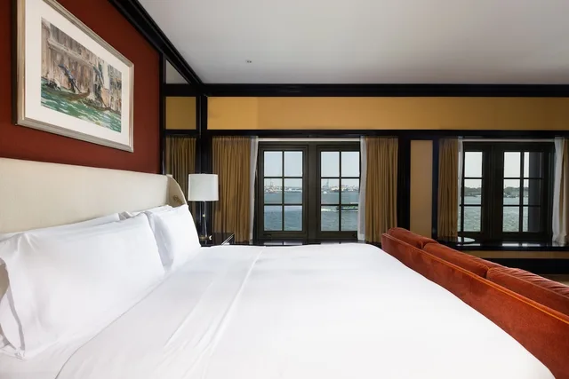 جناح جونيور بسرير كينج بإطلالة على النهر لذوي الإعاقة، Casa Cipriani New York 1/2