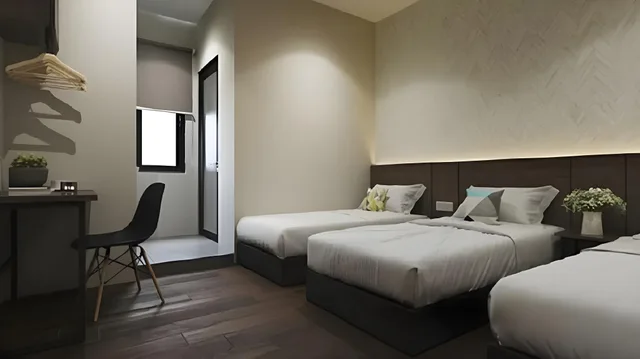 Standard, Triple, The Square Hotel 1/1