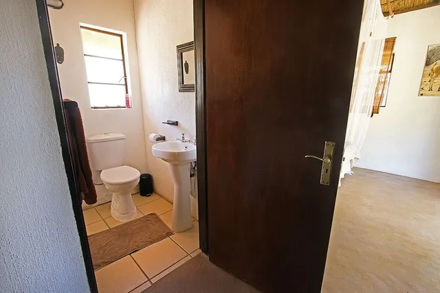 2 Bedrooms, Kudu, Comfort, Cabin, 4 Beds، Normann Safari Bush Lodge 3/3