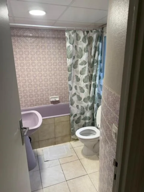 غرفة ثلاثية، Jarry 7/7