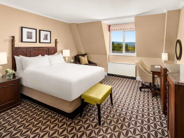 غرفة بسرير كوين، Fairmont Le Manoir Richelieu 1/2