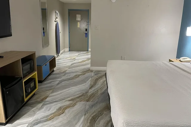 غرفة بسرير كينج للمدخنين لذوي الإعاقة، Days Inn by Wyndham Jersey City / NYC Area 7/10