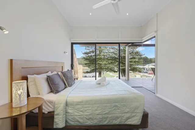 3 Bedrooms, Penthouse, 3 Queen Beds, Ocean View, Sea Foam Villas 1/7