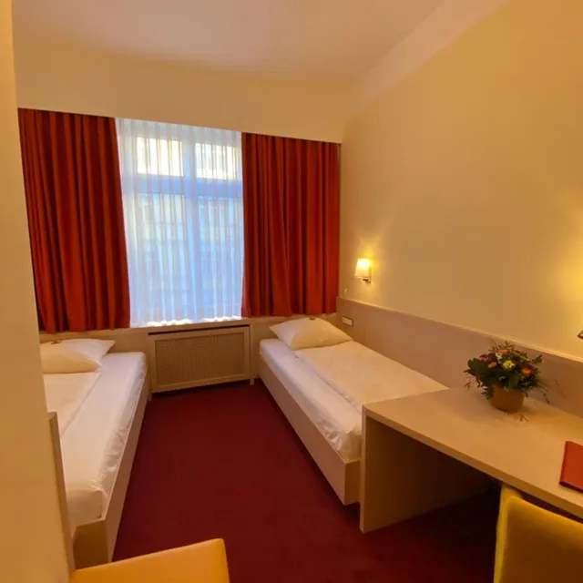 غرفة بسريرين منفصلين، City Partner Hotel Adria 3/10