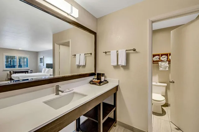 Upgrade, Efficiency, Suite, King and Queen Bed، Comfort Inn Beach/Boardwalk Area 4/4