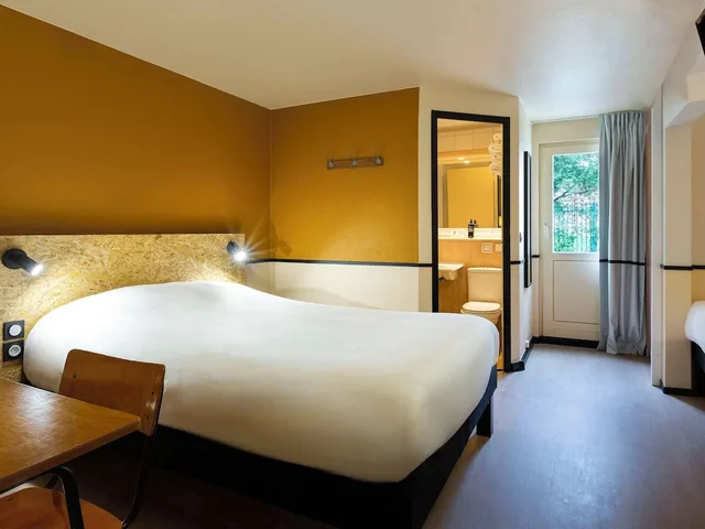 Pop, Double Bed، Greet Hotel Villeneuve La Garenne 2/10