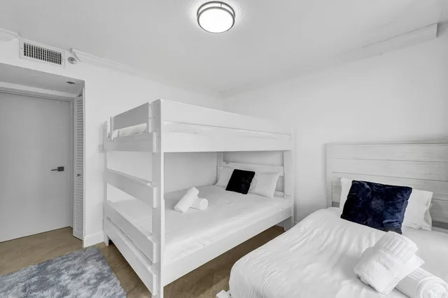 Cozy, Condo, Beach, 1 King and 1 Single Beds, Bunk Bed, Ocean View, Sofa، The Alexander All Suite Oceanfront Resort 1/3