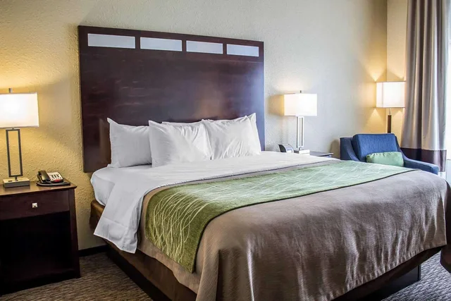 غرفة بسرير كينج، Comfort Inn Saint Clairsville, OH 3/4