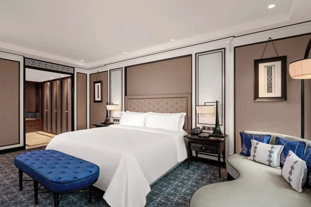 جناح بسرير كينج، THE ATHENEE HOTEL, A LUXURY COLLECTION HOTEL BANGKOK 2/4