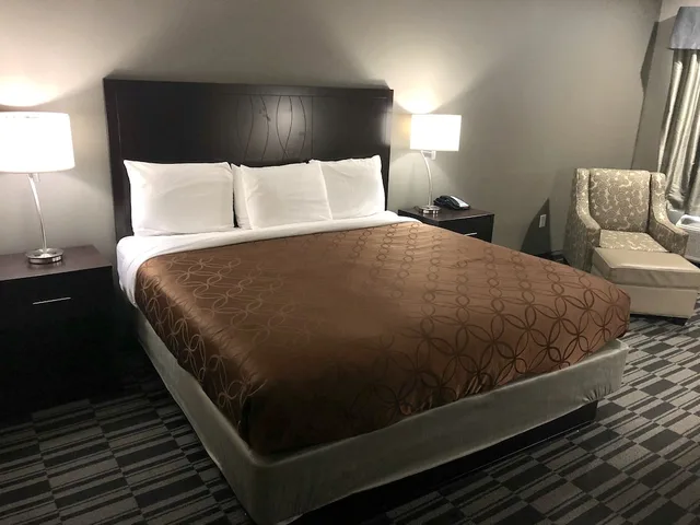 Deluxe, King Bed, Catoosa Inn and Suites 1/4