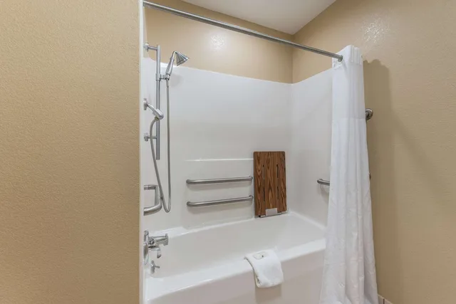 غرفة بسريرين مزدوجين لذوي الإعاقة، Quality Inn & Suites Hendersonville Flat Rock 5/5