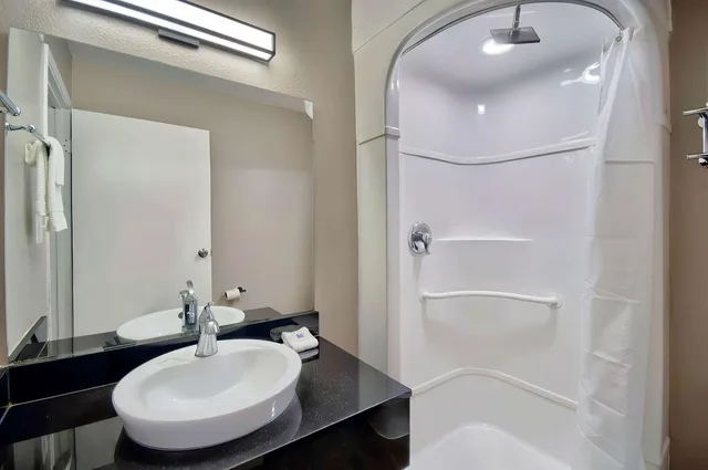 1 Queen Bed - Micfridge, Smoking، Motel6 Palmdale, CA 8/10