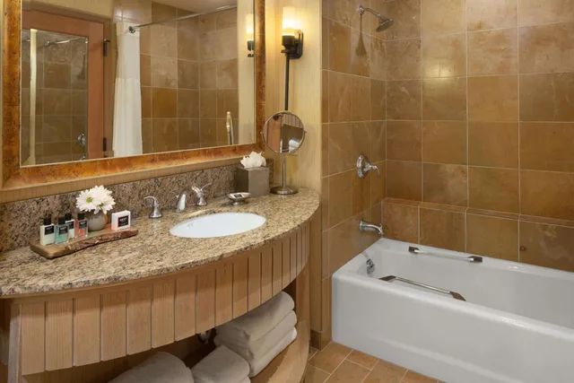 Renovated, Lodge, Studio, Suite, King Bed, River View, Sofa، Suncadia Resort 2/2