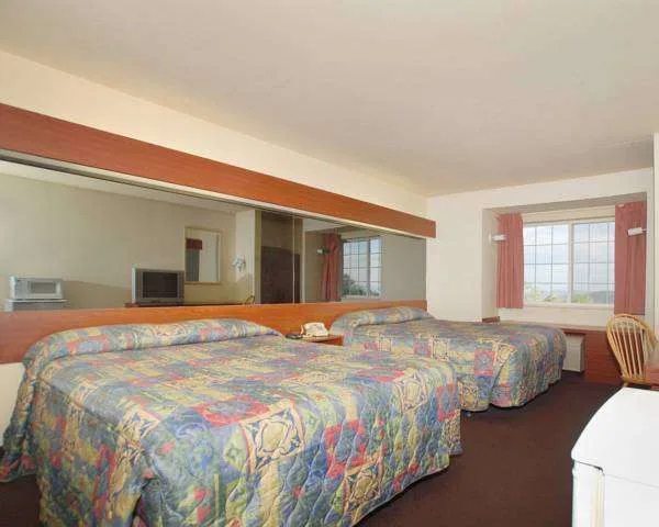 غرفة بسريرين كوين للمدخنين، St. Clair Inn and Suites 1/1