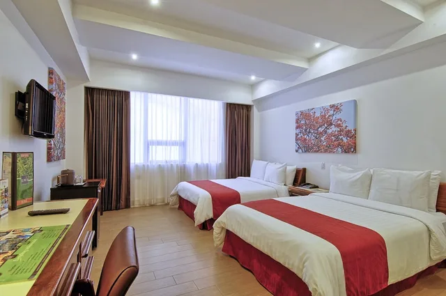Plus, Superior, Queen Bed, Balmoral Hotel 2/5