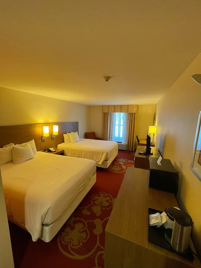 غرفة بسريرين كوين، Days Inn And Suites Belmont 2/6