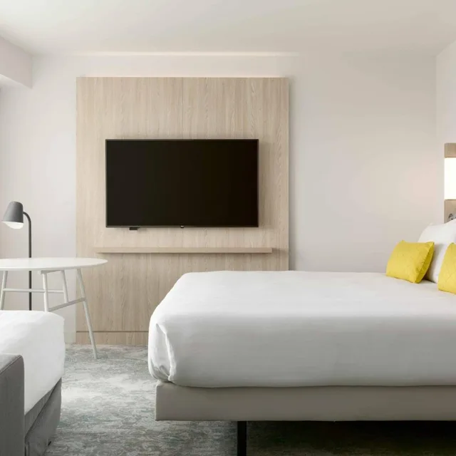 Family, King Bed, Eiffel View، Courtyard Paris Gare de Lyon 4/5