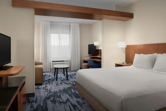 جناح بسرير كينج مع أريكة لذوي الإعاقة، Fairfield Inn & Suites The Dalles 1/3