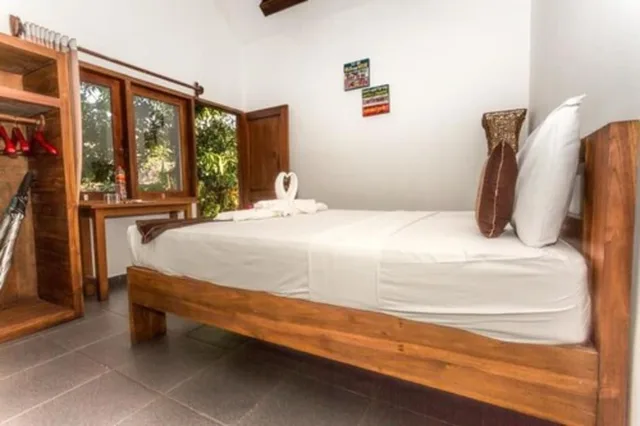 Standard, Queen Bed, OCEANS 5 DIVE RESORT 2/4